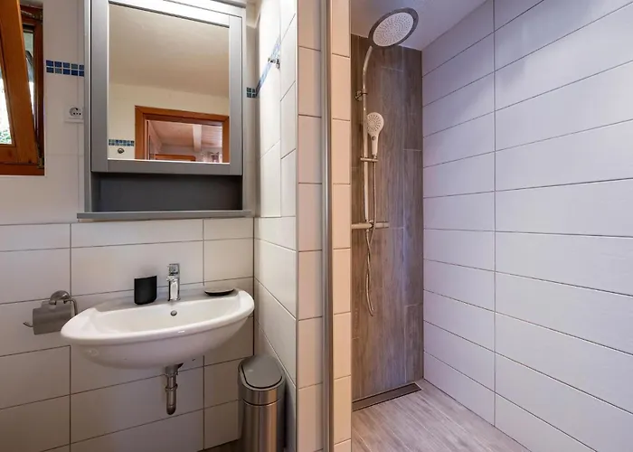 1 Bedroom Awesome In Peroj