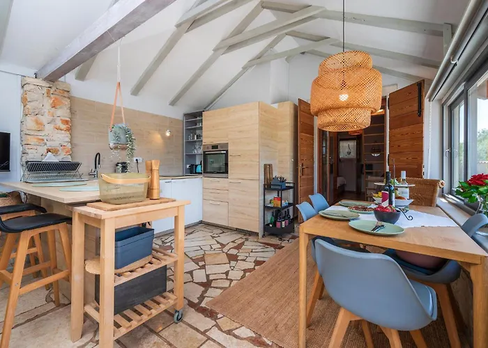 1 Bedroom Awesome In Σπίτι διακοπών Peroj