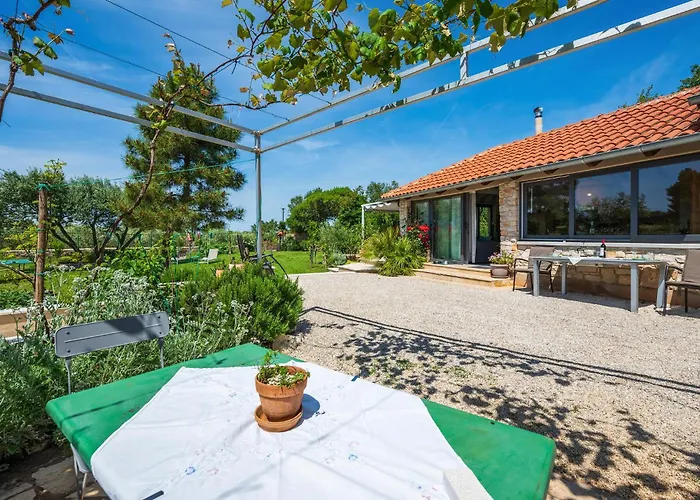 1 Bedroom Awesome In Σπίτι διακοπών *