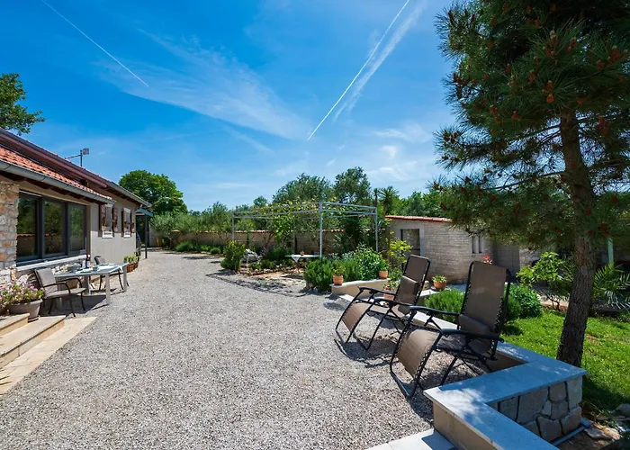 1 Bedroom Awesome In Σπίτι διακοπών *