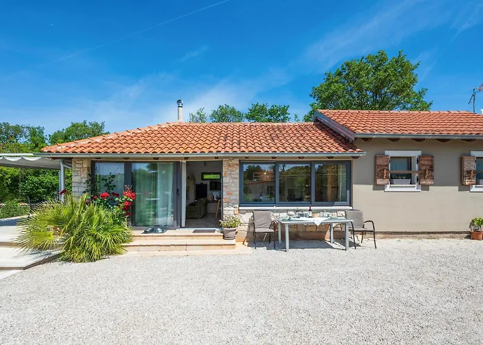 1 Bedroom Awesome In Σπίτι διακοπών Peroj