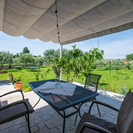 1 Bedroom Awesome In Holiday home *