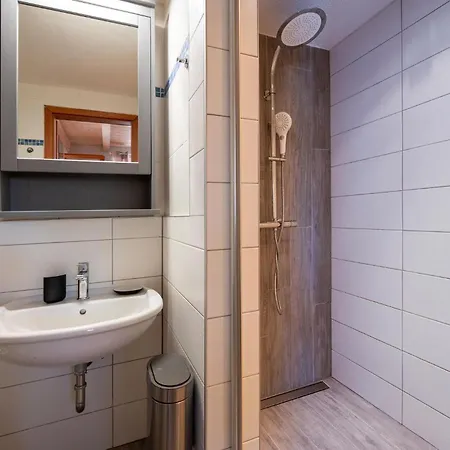 1 Bedroom Awesome In Peroj