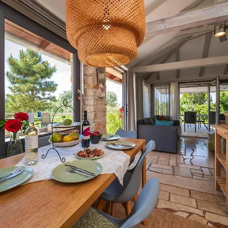 Casa vacanze Front In With Wifi Peroj