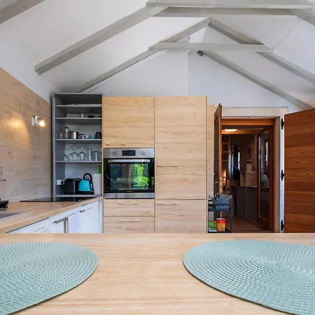 1 Bedroom Awesome In *