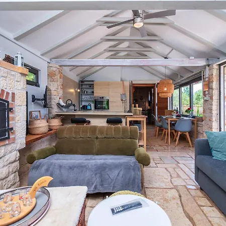 1 Bedroom Awesome In * Peroj