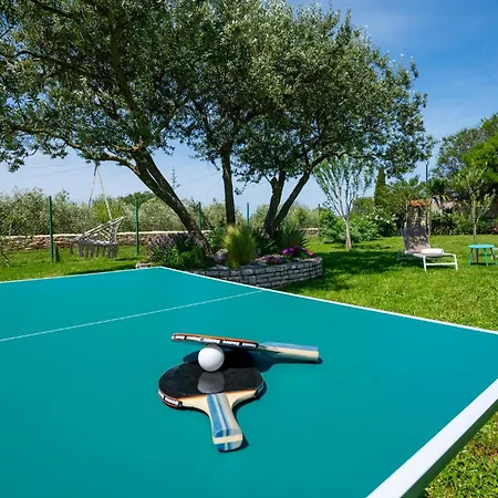 1 Bedroom Awesome In Holiday home *