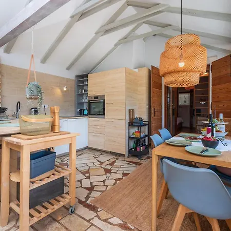 1 Bedroom Awesome In Holiday home Peroj