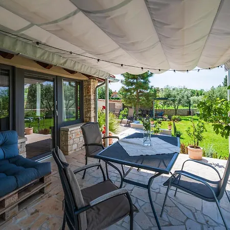 1 Bedroom Awesome In Holiday home Peroj