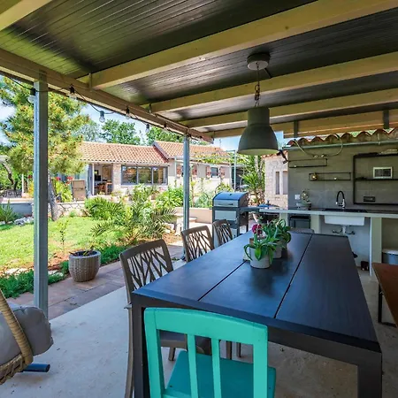 1 Bedroom Awesome In Holiday home Peroj