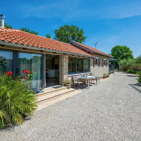 1 Bedroom Awesome In Holiday home Peroj