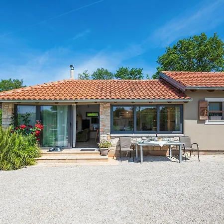 1 Bedroom Awesome In Holiday home Peroj