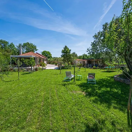 1 Bedroom Awesome In Peroj